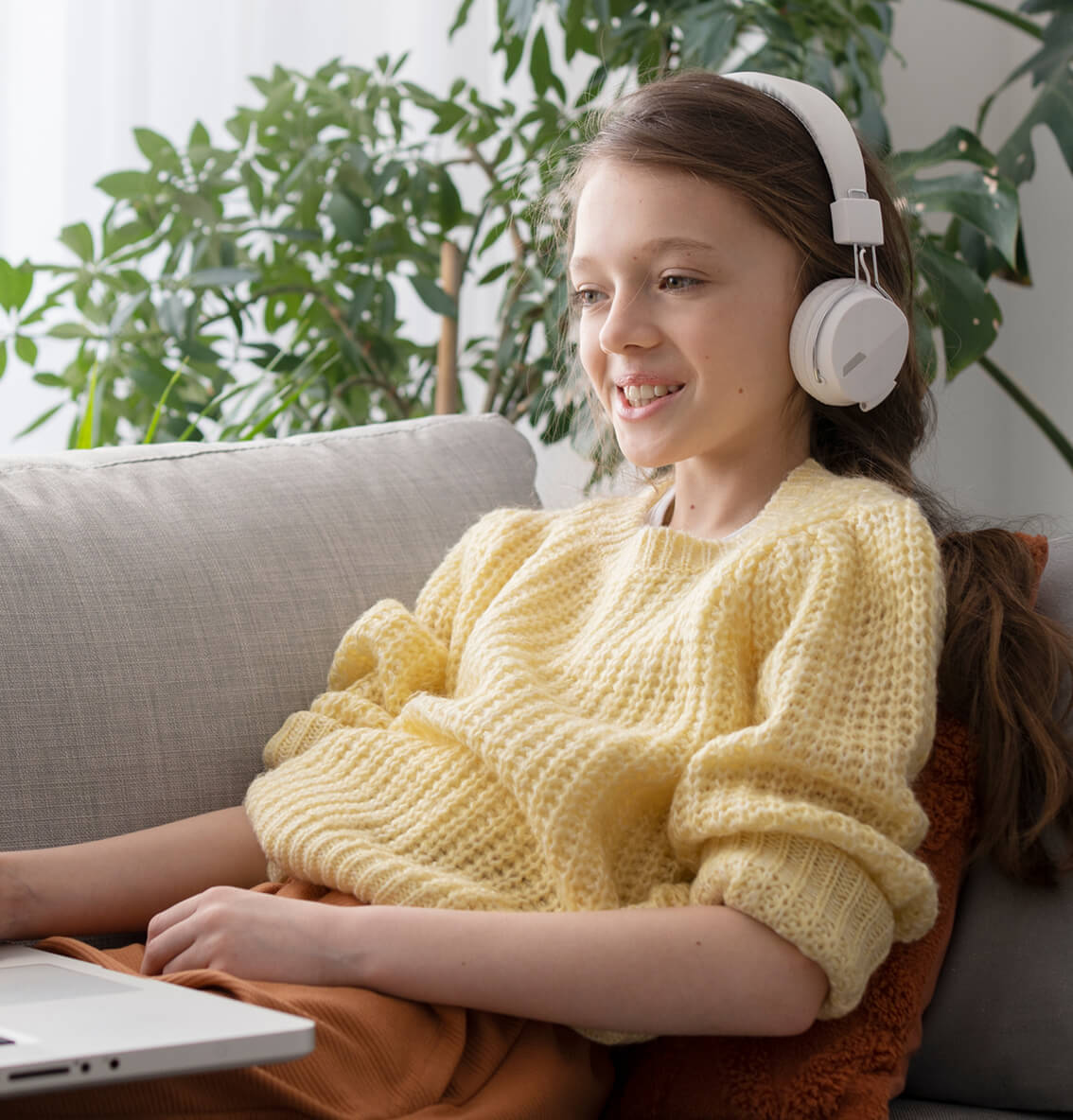 side-view-girl-with-laptop-couch 1
